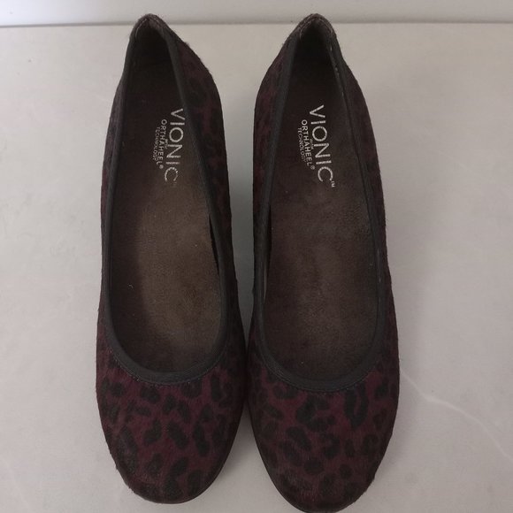 Vionic Leopard Print Heels - Picture 5 of 11